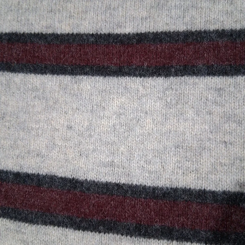 Abercrombie & Fitch Mens 100% Wool Striped Crewneck Sweater Gray Burgundy MEDIUM